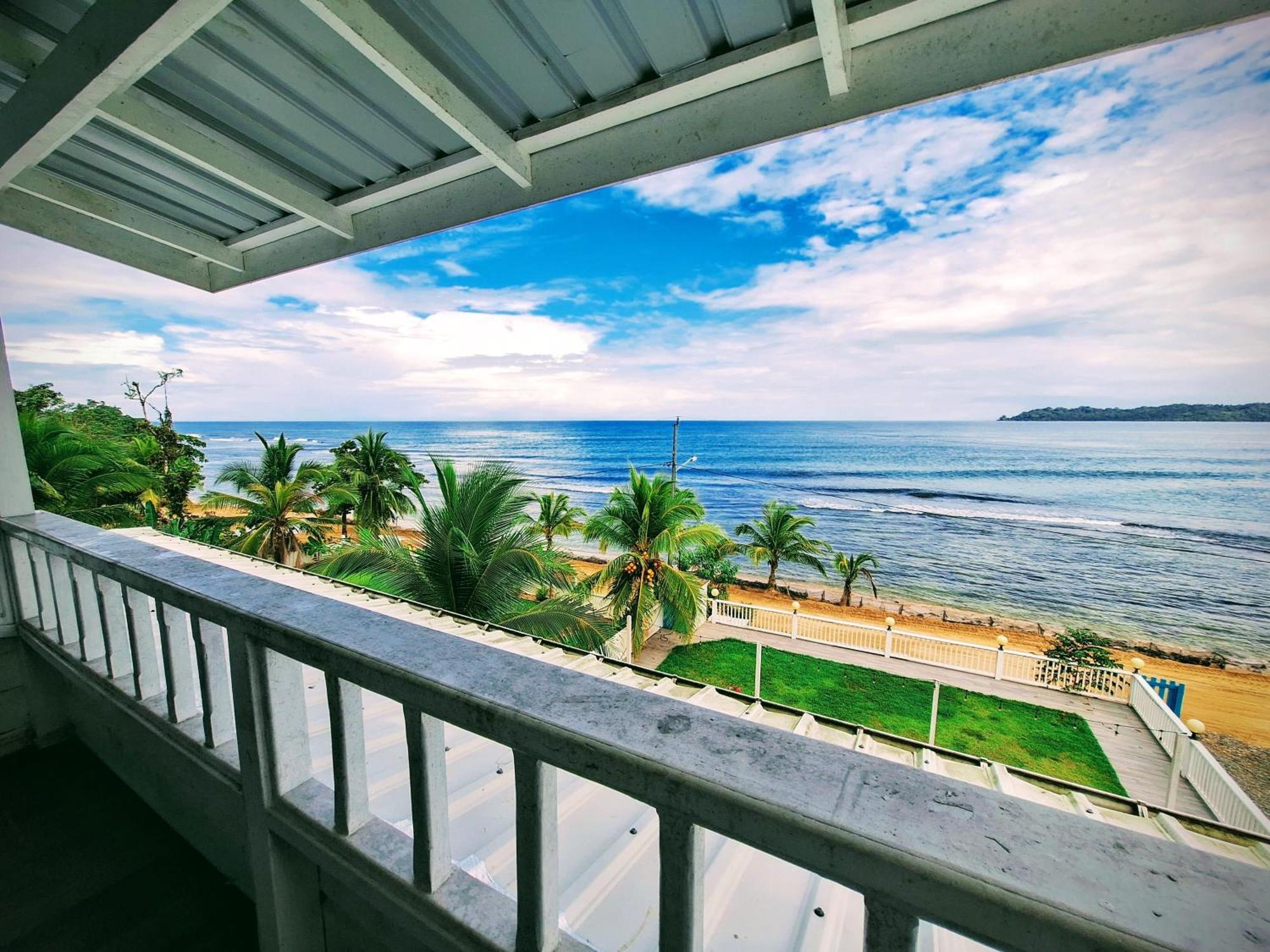 Paunch Beach Retreat Бокас Екстер'єр фото